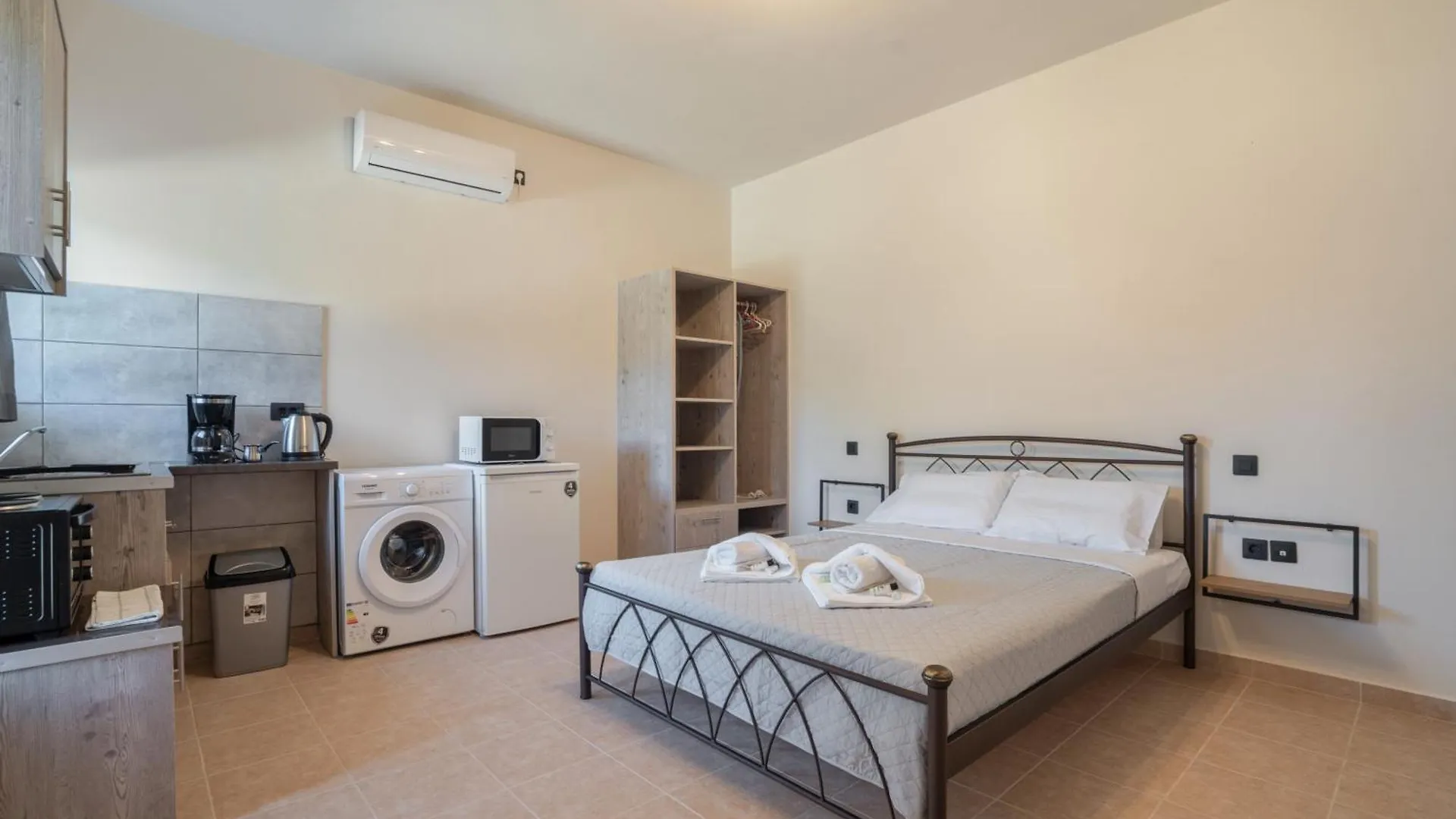 Panagis Apartments أرغوستولي